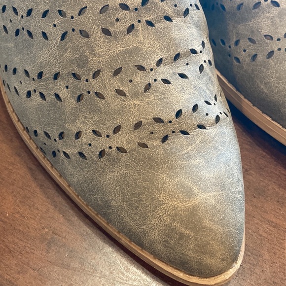 Size 9 Taupe Heeled Mules (ABBA) - Picture 4 of 11